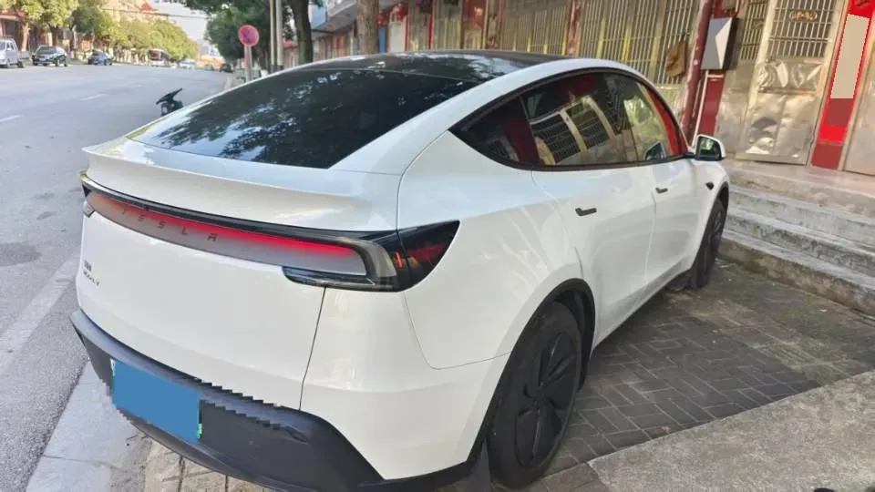 2025 Tesla Model Y BEV 62.5KWH,autocango,china used car exporter,china ev exporter,chinese used car exporter,chinese used ev exporter