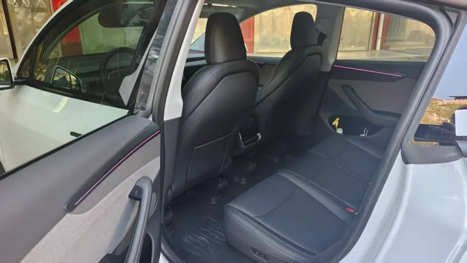 2025 Tesla Model Y BEV 62.5KWH,autocango,china used car exporter,china ev exporter,chinese used car exporter,chinese used ev exporter