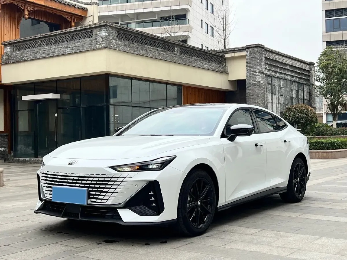 2023 ChangAn UNI-V 1.5T 188HP L4 7DCT,autocango,china used car exporter,china ev exporter,chinese used car exporter,chinese used ev exporter