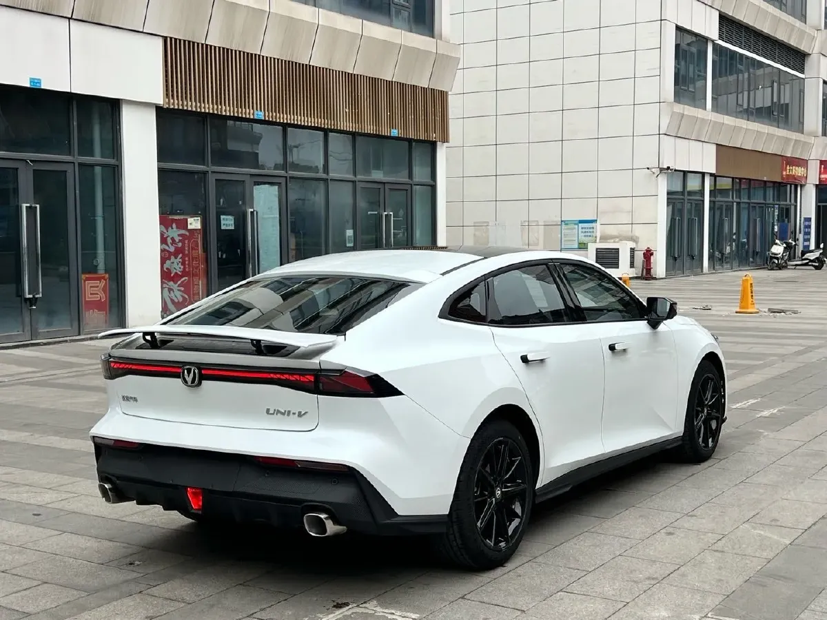 2023 ChangAn UNI-V 1.5T 188HP L4 7DCT,autocango,china used car exporter,china ev exporter,chinese used car exporter,chinese used ev exporter