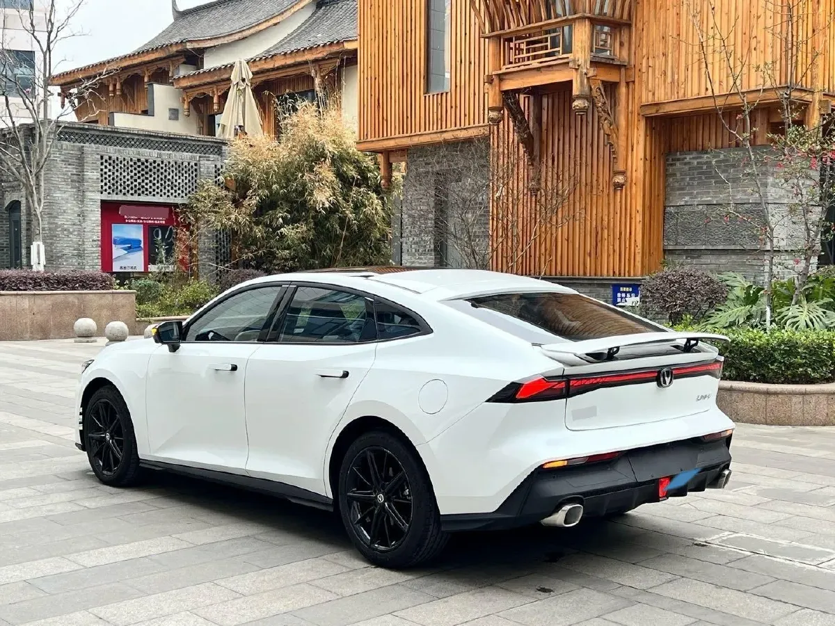 2023 ChangAn UNI-V 1.5T 188HP L4 7DCT,autocango,china used car exporter,china ev exporter,chinese used car exporter,chinese used ev exporter