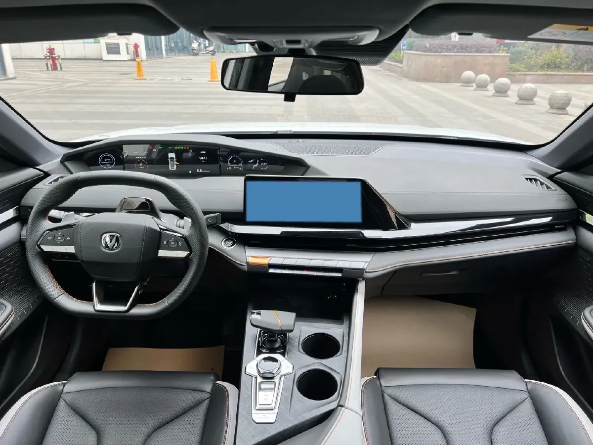 2023 ChangAn UNI-V 1.5T 188HP L4 7DCT,autocango,china used car exporter,china ev exporter,chinese used car exporter,chinese used ev exporter