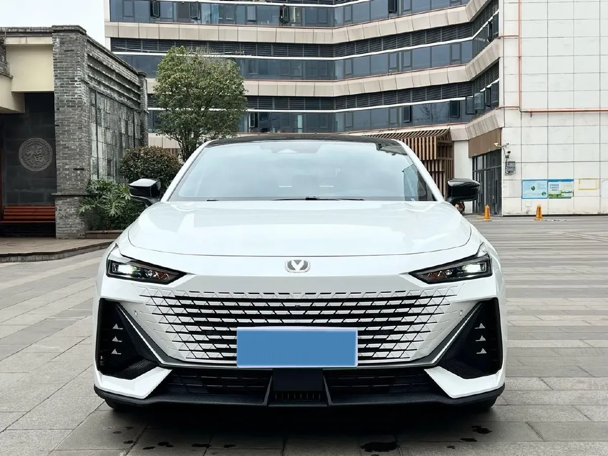 2023 ChangAn UNI-V 1.5T 188HP L4 7DCT,autocango,china used car exporter,china ev exporter,chinese used car exporter,chinese used ev exporter