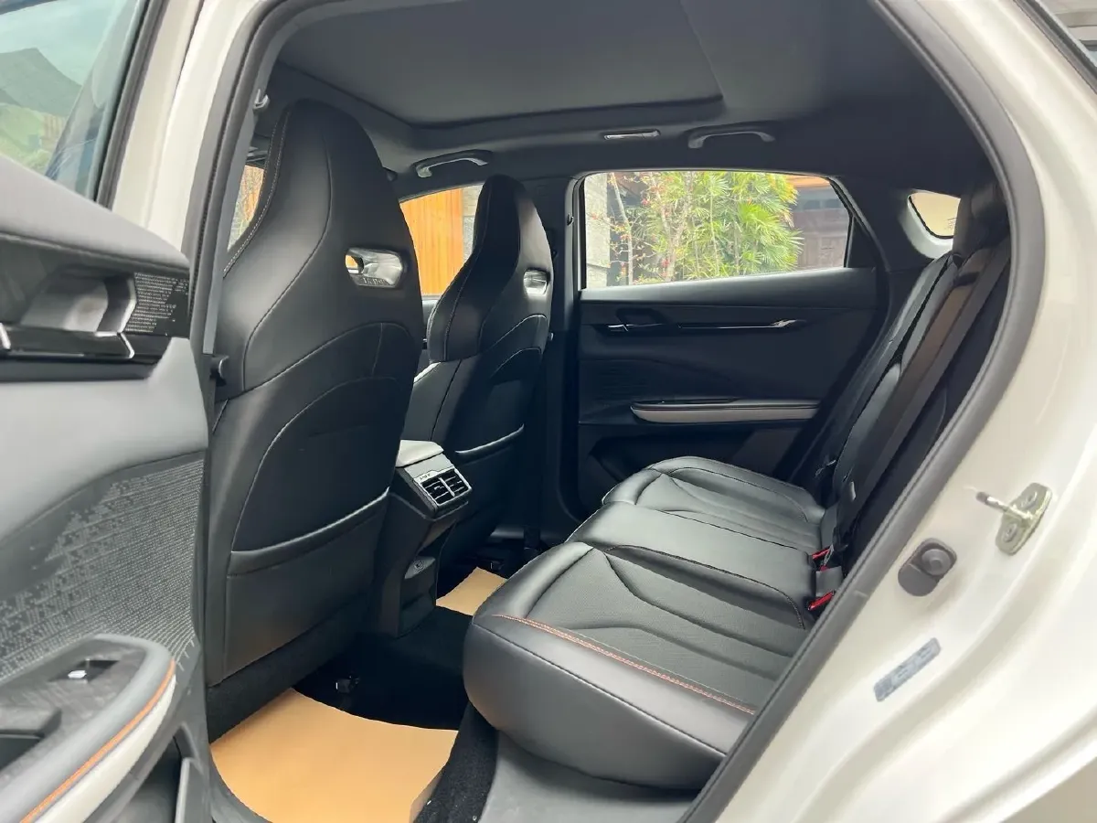 2023 ChangAn UNI-V 1.5T 188HP L4 7DCT,autocango,china used car exporter,china ev exporter,chinese used car exporter,chinese used ev exporter