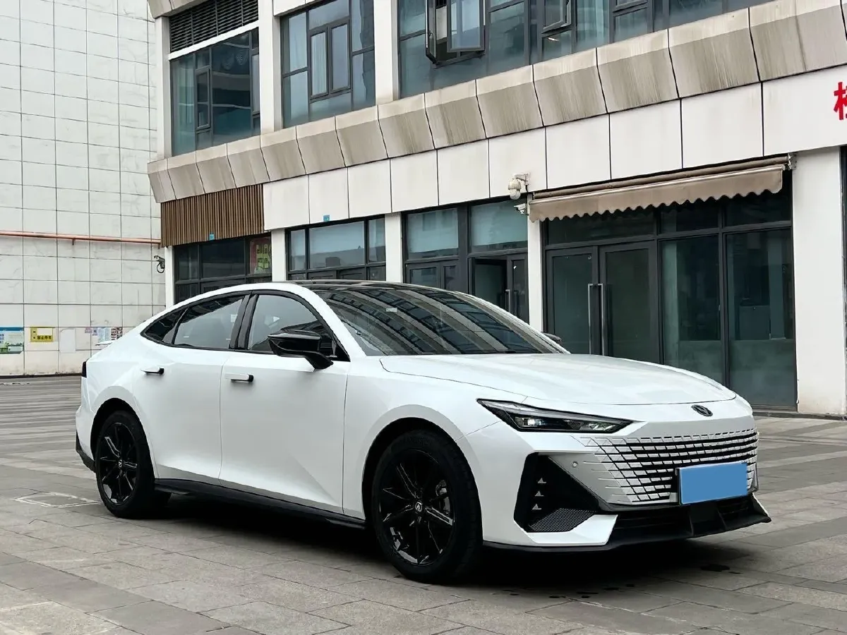 2023 ChangAn UNI-V 1.5T 188HP L4 7DCT,autocango,china used car exporter,china ev exporter,chinese used car exporter,chinese used ev exporter