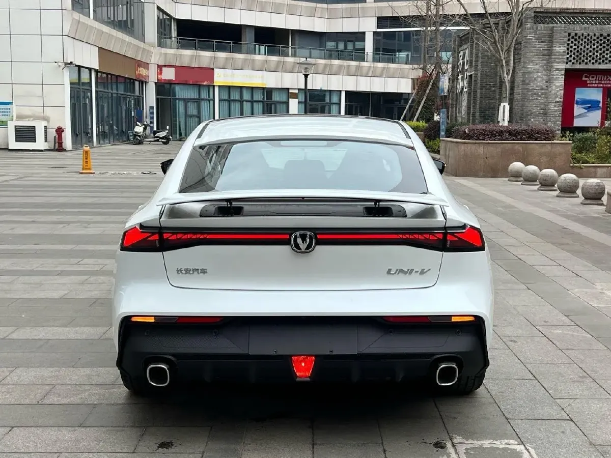 2023 ChangAn UNI-V 1.5T 188HP L4 7DCT,autocango,china used car exporter,china ev exporter,chinese used car exporter,chinese used ev exporter