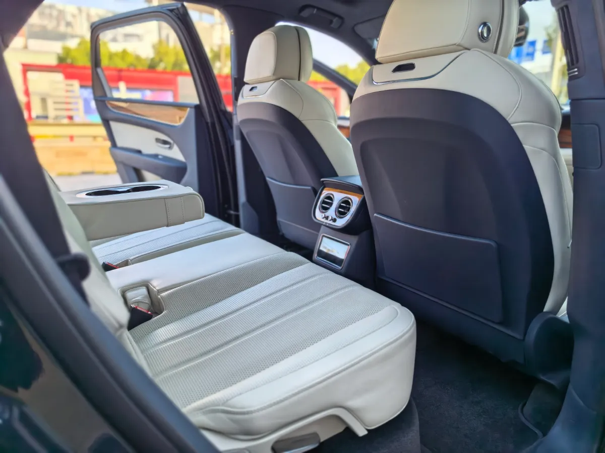 2022 Bentley Bentayga 4.0T 550HP V8 8AT,autocango,china used car exporter,china ev exporter,chinese used car exporter,chinese used ev exporter