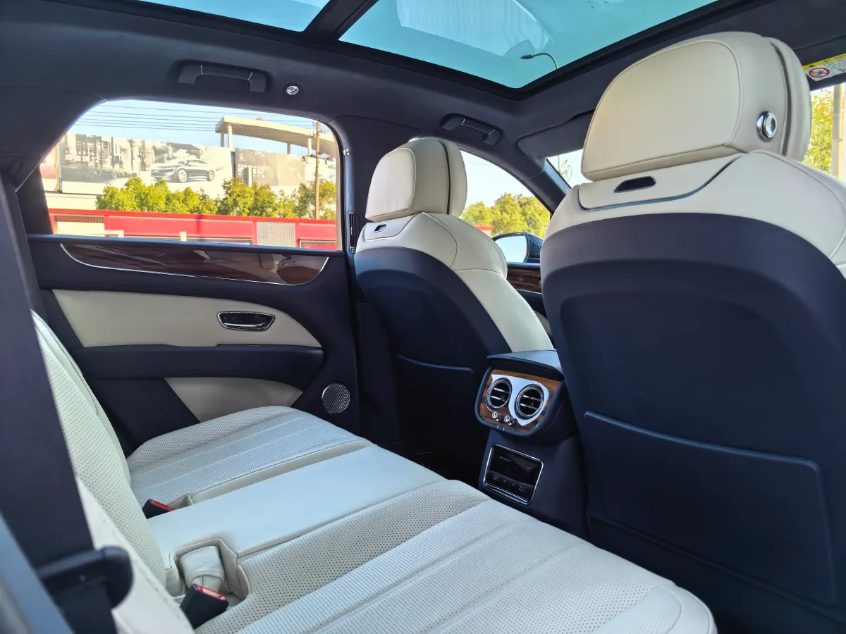2022 Bentley Bentayga 4.0T 550HP V8 8AT,autocango,china used car exporter,china ev exporter,chinese used car exporter,chinese used ev exporter