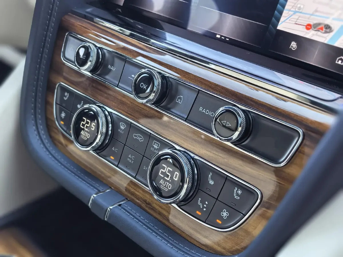 2022 Bentley Bentayga 4.0T 550HP V8 8AT,autocango,china used car exporter,china ev exporter,chinese used car exporter,chinese used ev exporter