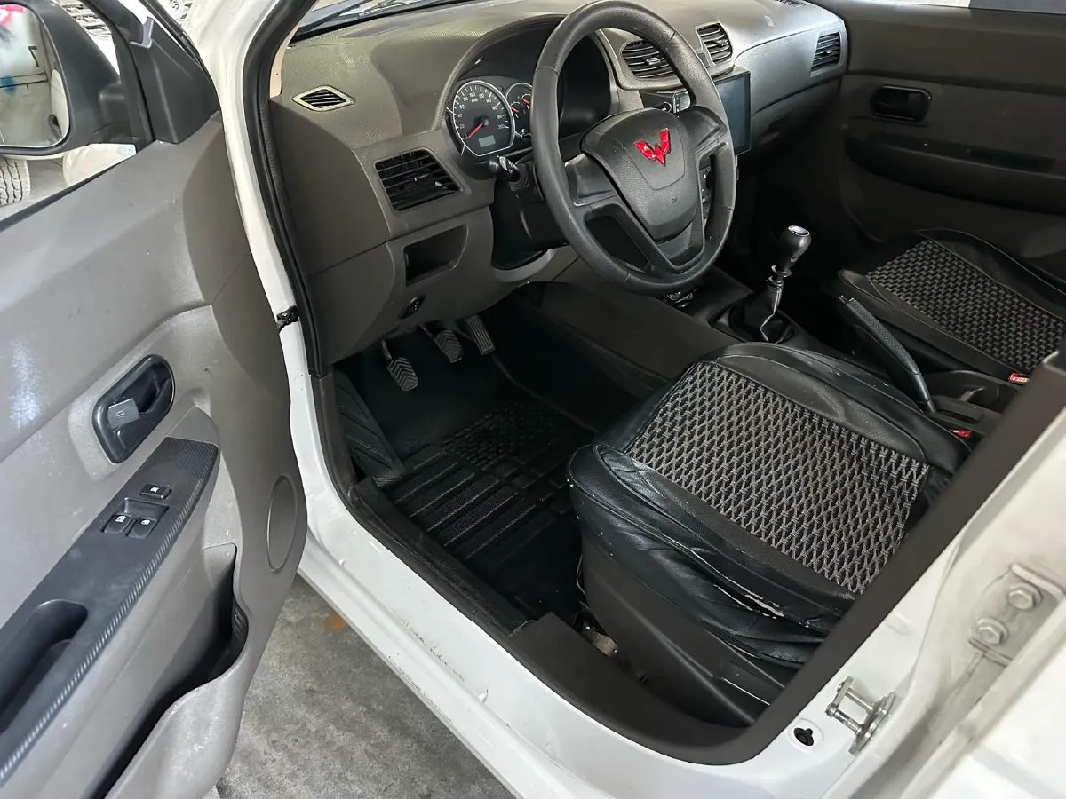 2021 Yema SiPaiKa 1.5L 109HP L4 5MT,autocango,china used car exporter,china ev exporter,chinese used car exporter,chinese used ev exporter