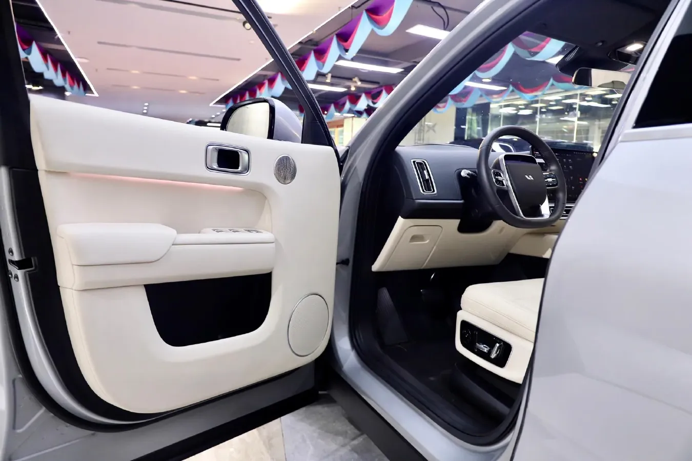 2024 Ford Bronco 2.3T 275HP L4 10AT,autocango,china used car exporter,china ev exporter,chinese used car exporter,chinese used ev exporter