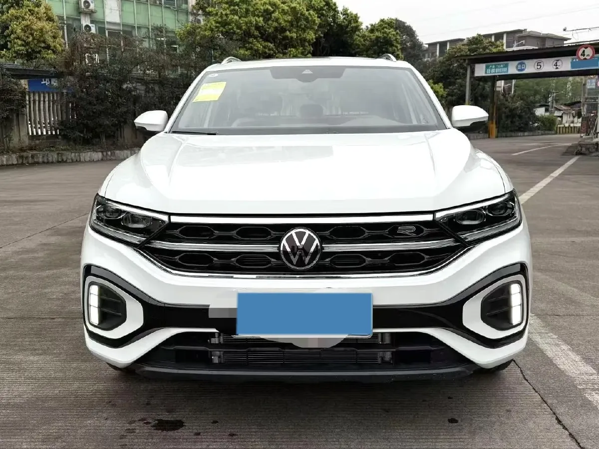 2025 Volkswagen T-Roc 1.5T 160HP L4 7DCT,autocango,china used car exporter,china ev exporter,chinese used car exporter,chinese used ev exporter