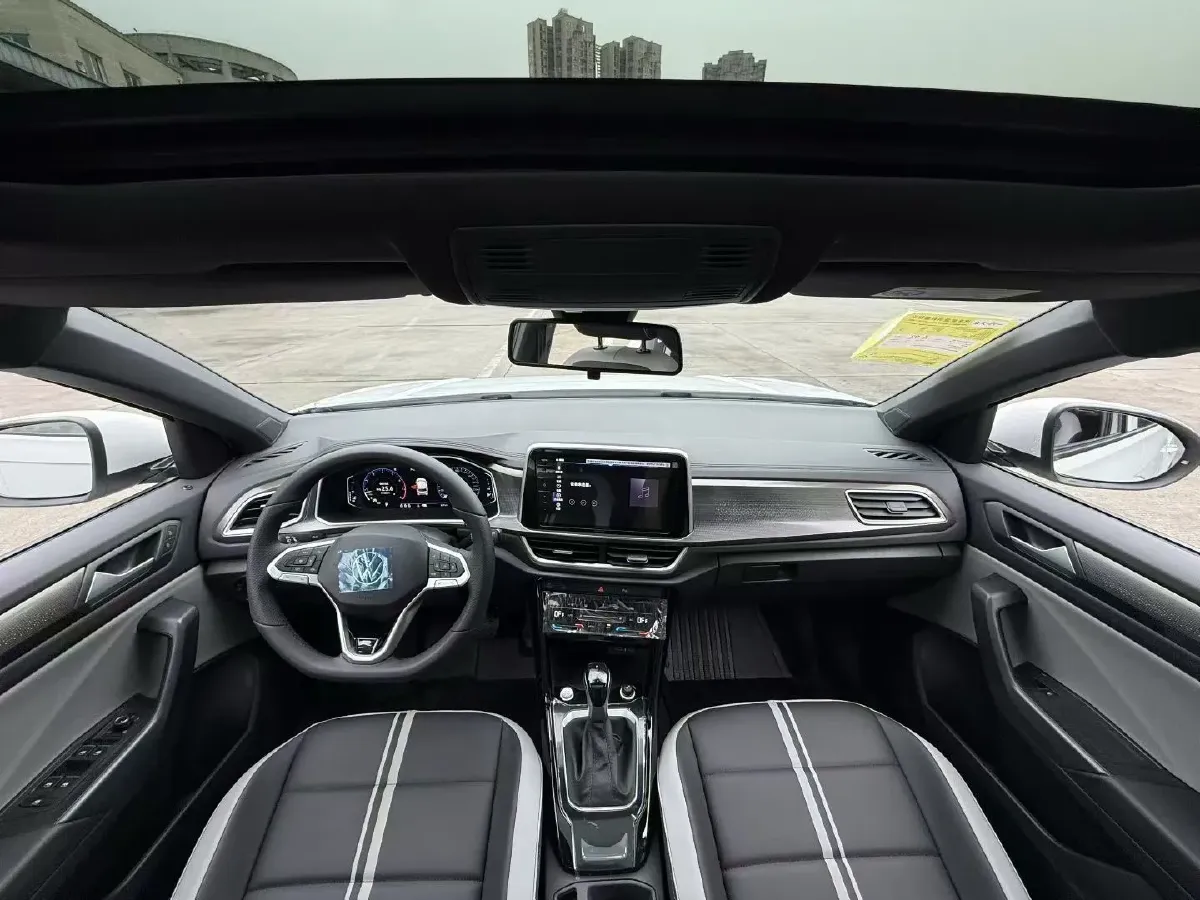 2025 Volkswagen T-Roc 1.5T 160HP L4 7DCT,autocango,china used car exporter,china ev exporter,chinese used car exporter,chinese used ev exporter