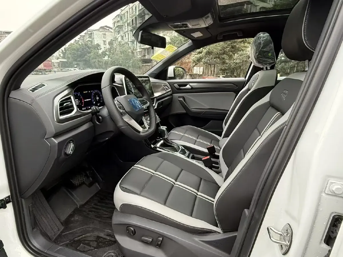 2025 Volkswagen T-Roc 1.5T 160HP L4 7DCT,autocango,china used car exporter,china ev exporter,chinese used car exporter,chinese used ev exporter