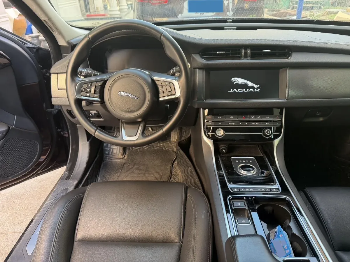 2020 Jaguar XFL 2.0T 200HP L4 8AT,autocango,china used car exporter,china ev exporter,chinese used car exporter,chinese used ev exporter