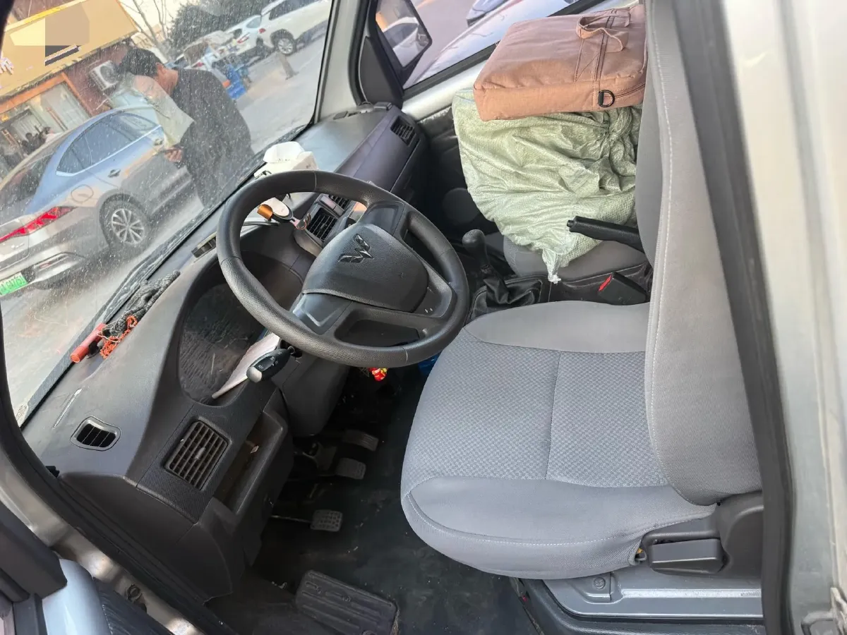 2021 WuLing RongGuang Mini Truck 1.5L 99HP L4 5MT,autocango,china used car exporter,china ev exporter,chinese used car exporter,chinese used ev exporter