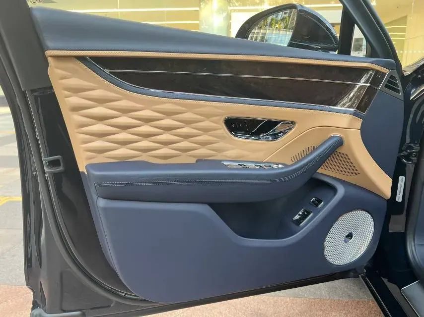 2022 Bentley Flying Spur 4.0T 550HP V8 8DCT,autocango,china used car exporter,china ev exporter,chinese used car exporter,chinese used ev exporter