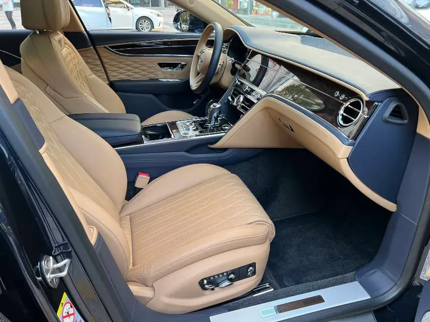 2022 Bentley Flying Spur 4.0T 550HP V8 8DCT,autocango,china used car exporter,china ev exporter,chinese used car exporter,chinese used ev exporter