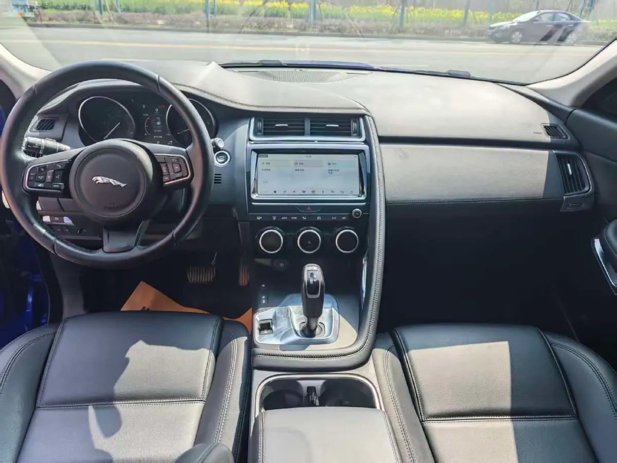 2018 Jaguar E-PACE 2.0T 249HP L4 9AT,autocango,china used car exporter,china ev exporter,chinese used car exporter,chinese used ev exporter