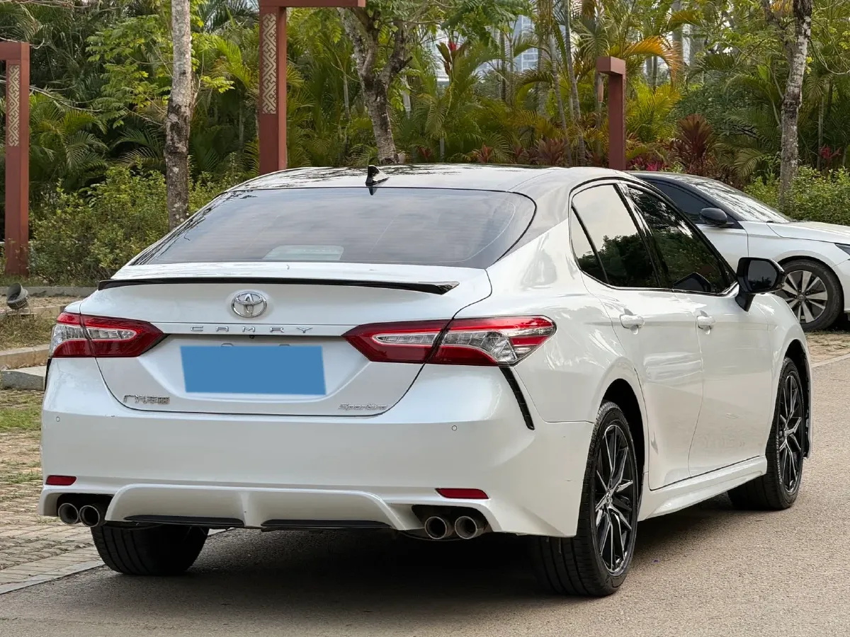 2022 Toyota Camry 2.5L 209HP L4 8AT,autocango,china used car exporter,china ev exporter,chinese used car exporter,chinese used ev exporter