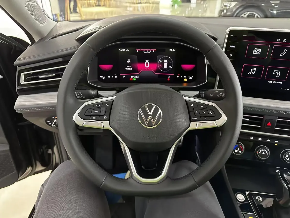 2025 Volkswagen Sagitar 1.5T 160HP L4 7DCT,autocango,china used car exporter,china ev exporter,chinese used car exporter,chinese used ev exporter