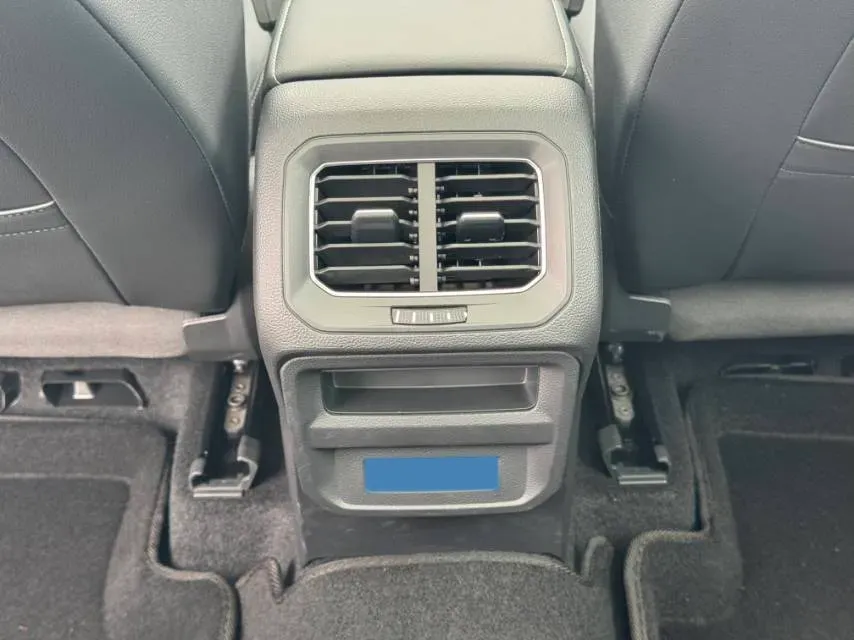 2024 Volkswagen Tiguan L 2.0T 186HP L4 7DCT,autocango,china used car exporter,china ev exporter,chinese used car exporter,chinese used ev exporter