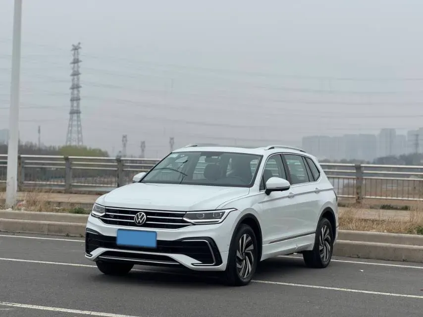 2024 Volkswagen Tiguan L 2.0T 186HP L4 7DCT,autocango,china used car exporter,china ev exporter,chinese used car exporter,chinese used ev exporter