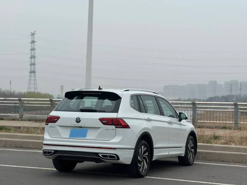2024 Volkswagen Tiguan L 2.0T 186HP L4 7DCT,autocango,china used car exporter,china ev exporter,chinese used car exporter,chinese used ev exporter