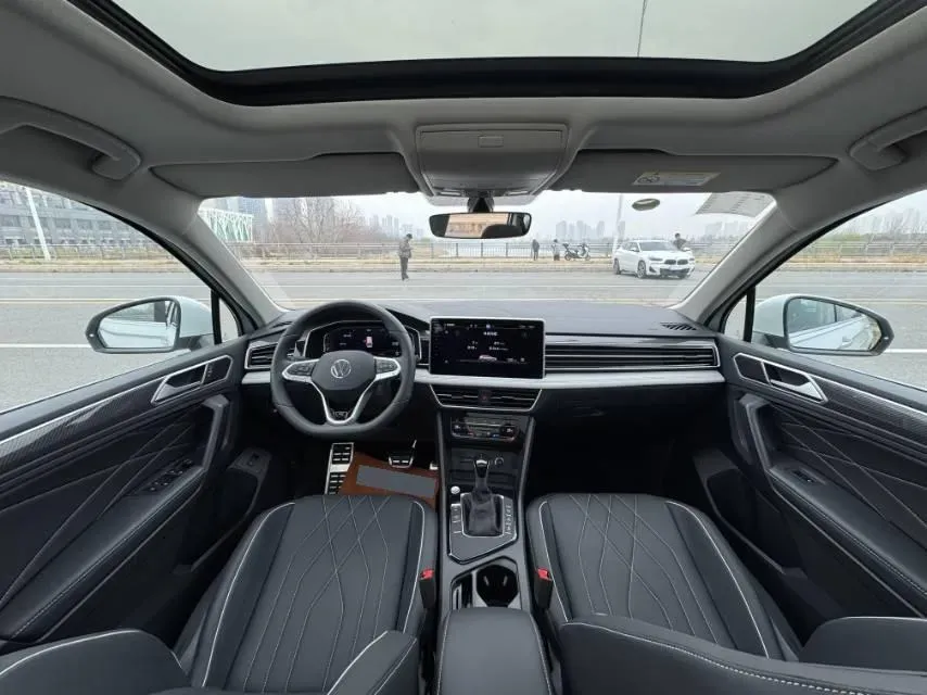 2024 Volkswagen Tiguan L 2.0T 186HP L4 7DCT,autocango,china used car exporter,china ev exporter,chinese used car exporter,chinese used ev exporter