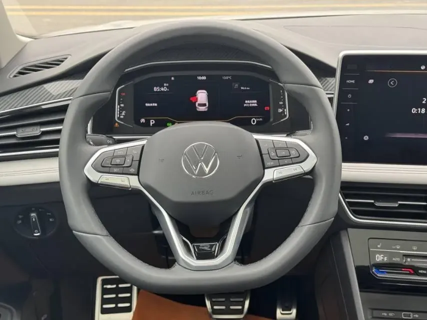 2024 Volkswagen Tiguan L 2.0T 186HP L4 7DCT,autocango,china used car exporter,china ev exporter,chinese used car exporter,chinese used ev exporter