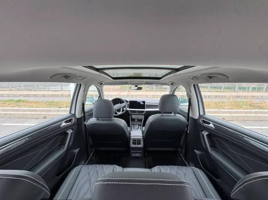 2024 Volkswagen Tiguan L 2.0T 186HP L4 7DCT,autocango,china used car exporter,china ev exporter,chinese used car exporter,chinese used ev exporter