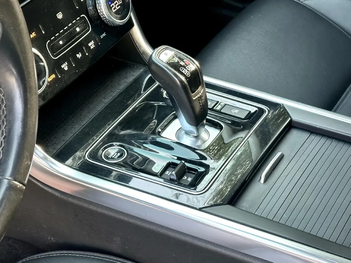 2020 Jaguar XEL 2.0T 200HP L4 8AT,autocango,china used car exporter,china ev exporter,chinese used car exporter,chinese used ev exporter