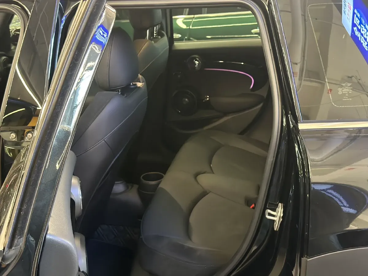 2023 MINI MINI 2.0T 178HP L4 7DCT,autocango,china used car exporter,china ev exporter,chinese used car exporter,chinese used ev exporter