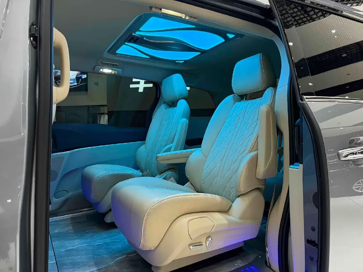 2023 Buick GL8 2.0T 237HP L4 9AT,autocango,china used car exporter,china ev exporter,chinese used car exporter,chinese used ev exporter