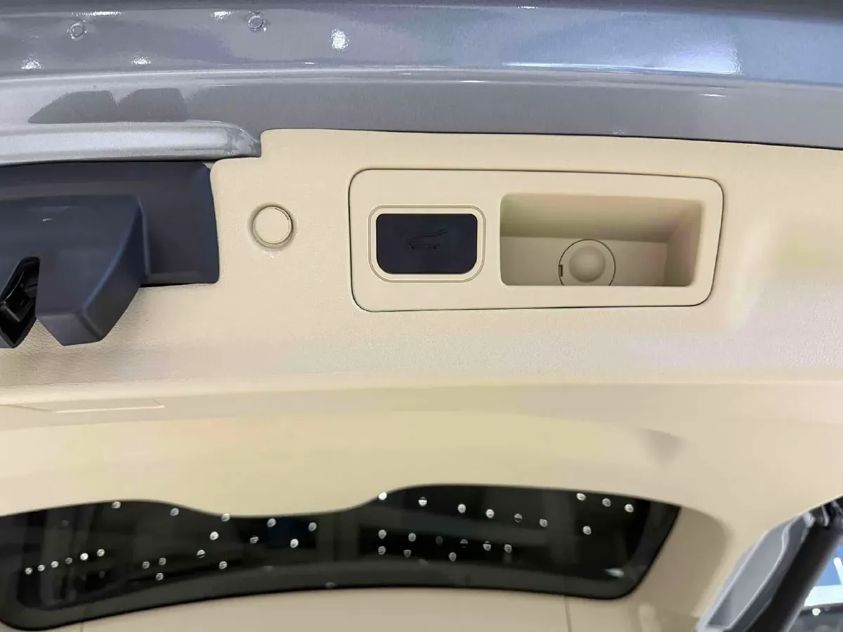 2023 Buick GL8 2.0T 237HP L4 9AT,autocango,china used car exporter,china ev exporter,chinese used car exporter,chinese used ev exporter