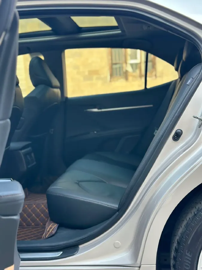 2019 Toyota Camry 2.5L 209HP L4 8AT,autocango,china used car exporter,china ev exporter,chinese used car exporter,chinese used ev exporter