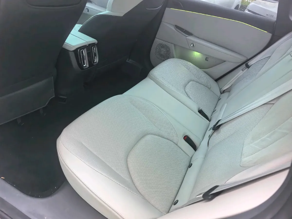 2024 ARCFOX αT5 BEV 79.2KWH,autocango,china used car exporter,china ev exporter,chinese used car exporter,chinese used ev exporter