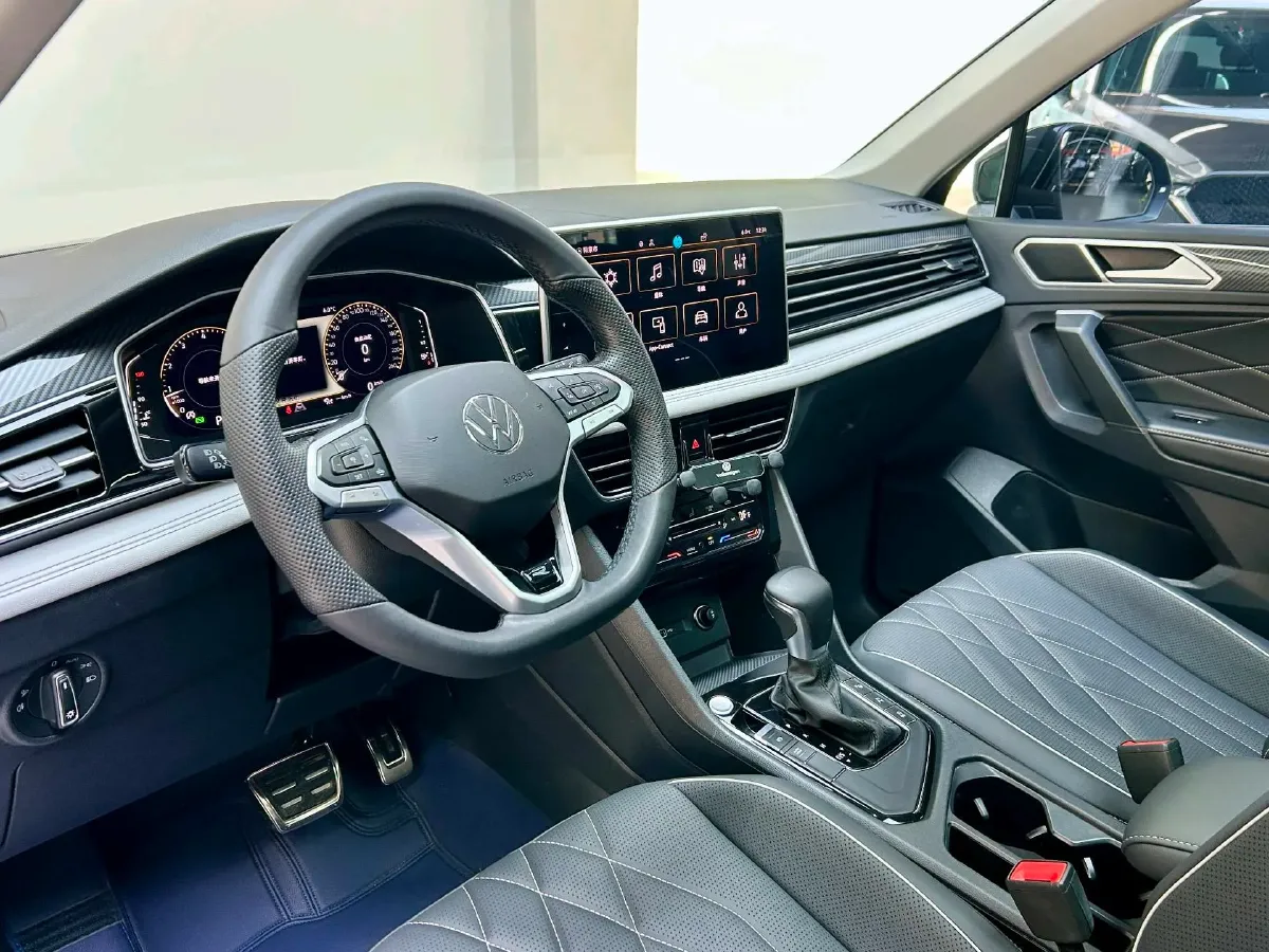 2024 Volkswagen Tiguan L 2.0T 186HP L4 7DCT,autocango,china used car exporter,china ev exporter,chinese used car exporter,chinese used ev exporter