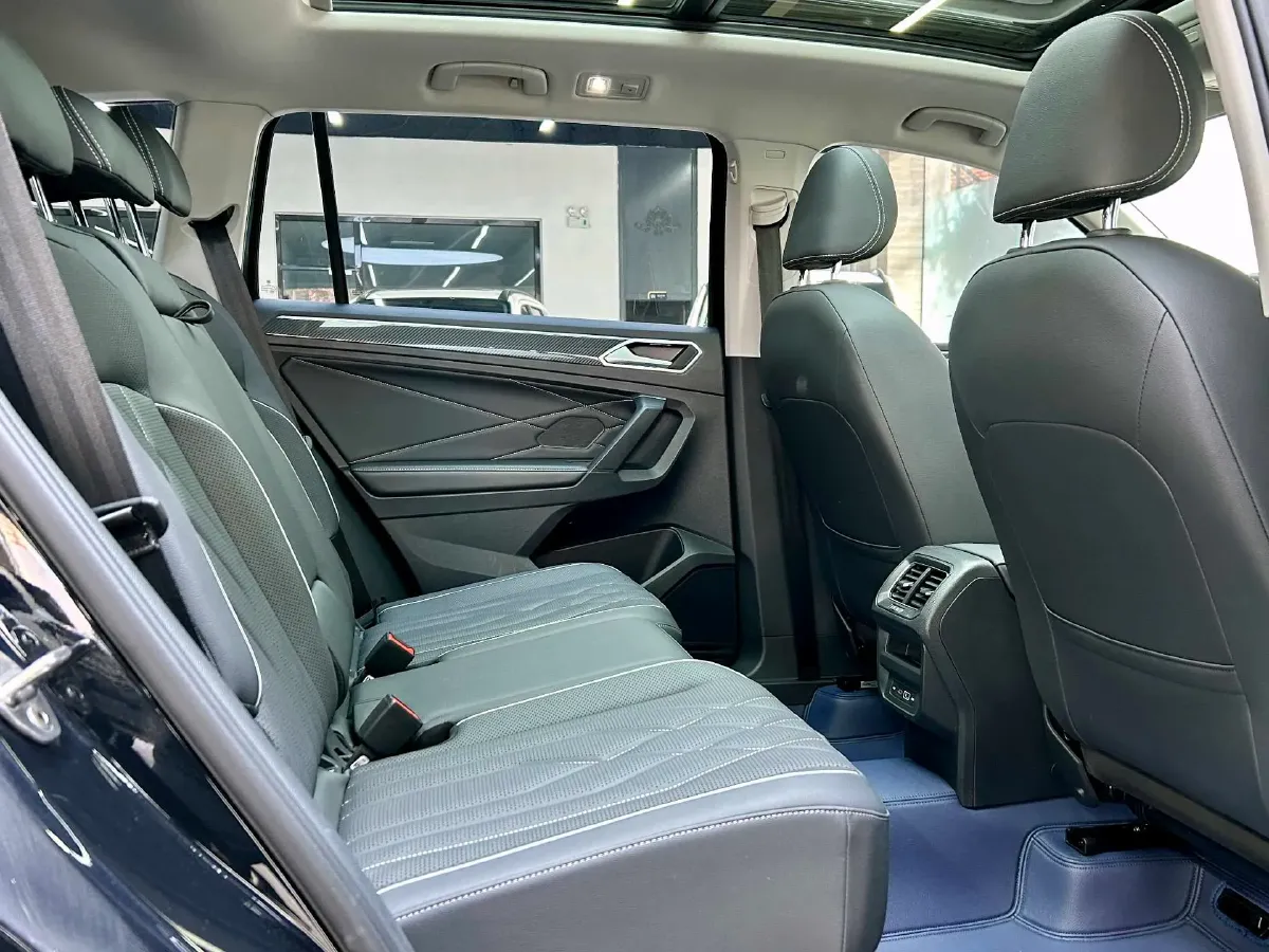 2024 Volkswagen Tiguan L 2.0T 186HP L4 7DCT,autocango,china used car exporter,china ev exporter,chinese used car exporter,chinese used ev exporter