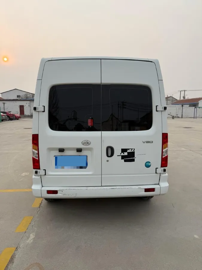 2021 MAXUS XinTu V80 2.0T 139HP L4 6MT,autocango,china used car exporter,china ev exporter,chinese used car exporter,chinese used ev exporter
