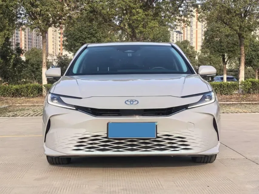 2024 Toyota Camry 2.0L 152HP L4 E-CVT Hybrid,autocango,china used car exporter,china ev exporter,chinese used car exporter,chinese used ev exporter