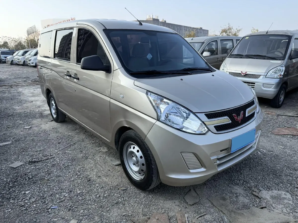 2018 WuLing RongGuang V 1.5L 112HP L4 5MT,autocango,china used car exporter,china ev exporter,chinese used car exporter,chinese used ev exporter