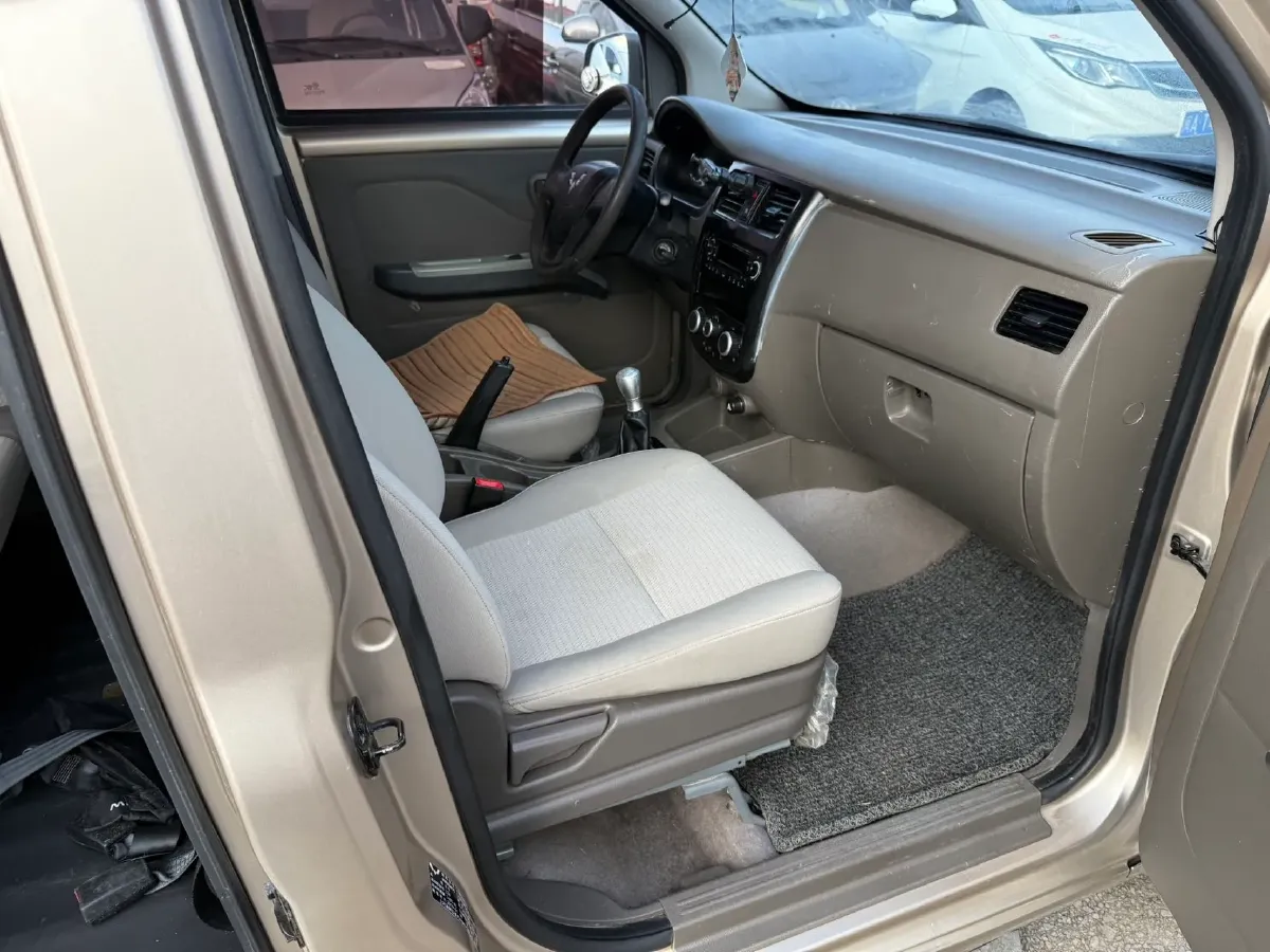 2018 WuLing RongGuang V 1.5L 112HP L4 5MT,autocango,china used car exporter,china ev exporter,chinese used car exporter,chinese used ev exporter