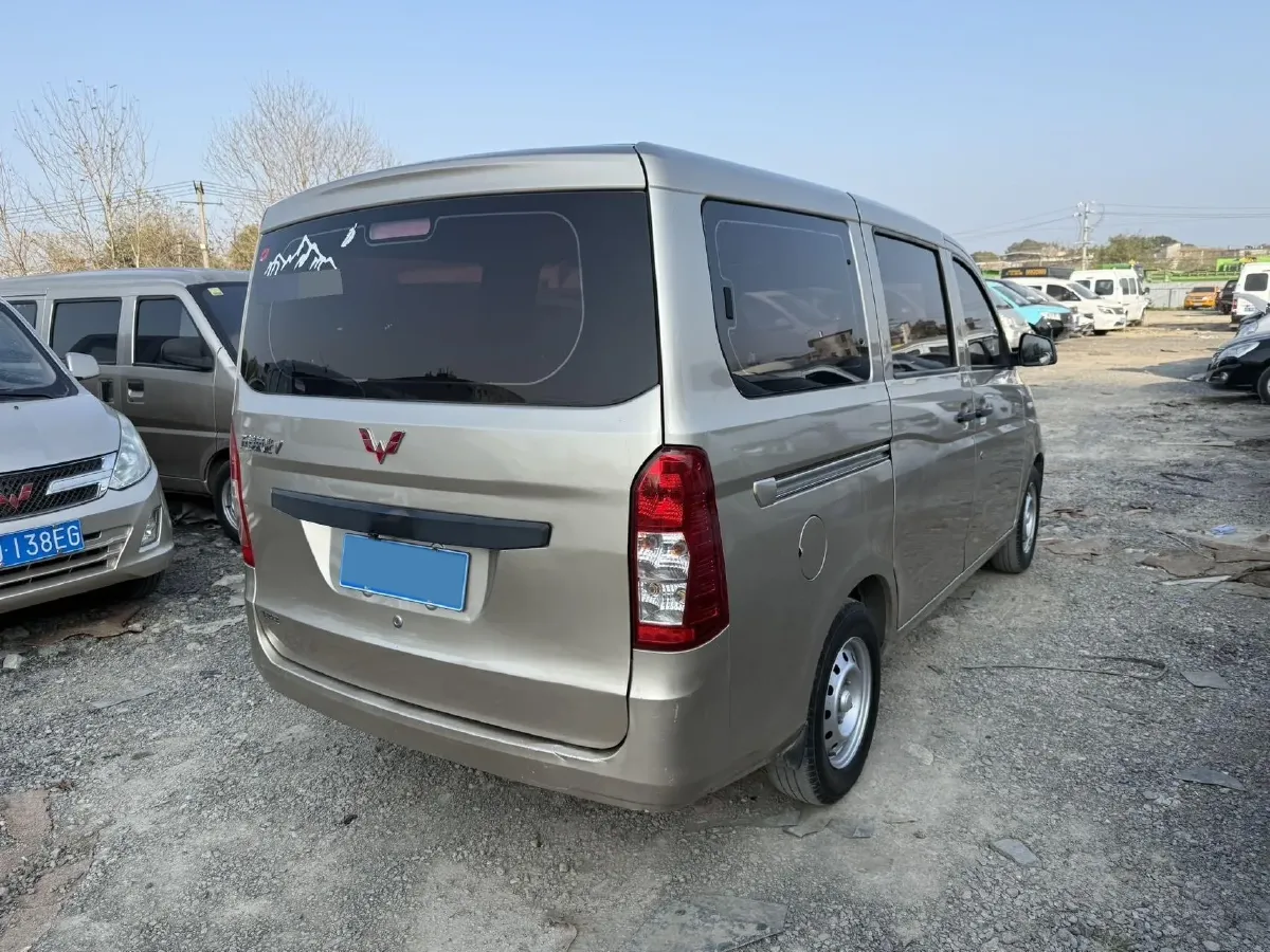 2018 WuLing RongGuang V 1.5L 112HP L4 5MT,autocango,china used car exporter,china ev exporter,chinese used car exporter,chinese used ev exporter