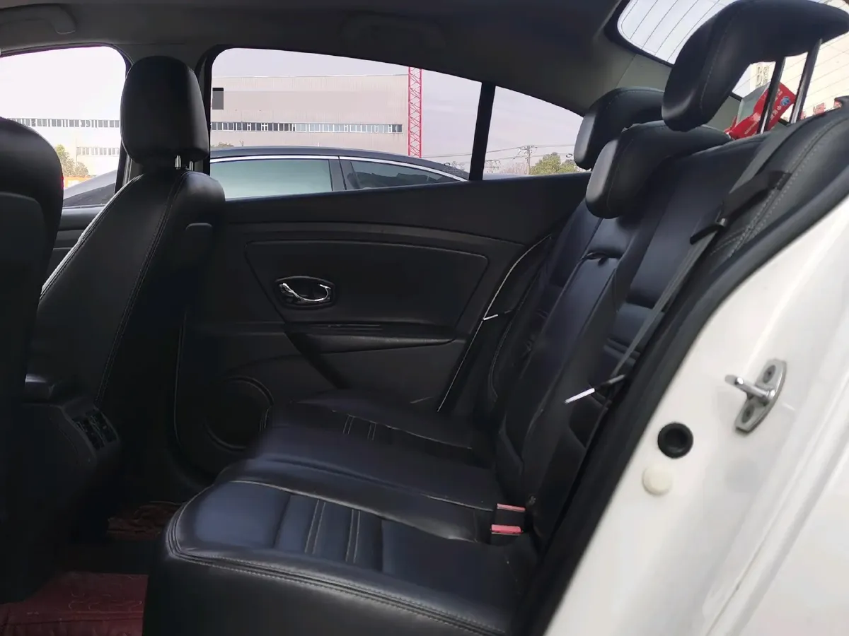 2015 Renault Fluence 2.0L 137HP L4 CVT,autocango,china used car exporter,china ev exporter,chinese used car exporter,chinese used ev exporter