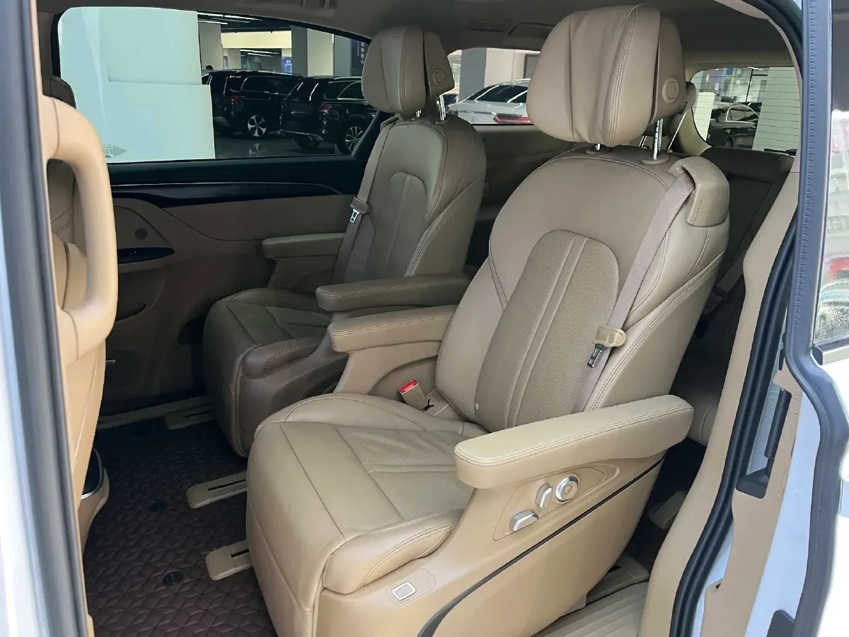 2020 Buick GL8 2.0T 237HP L4 9AT,autocango,china used car exporter,china ev exporter,chinese used car exporter,chinese used ev exporter