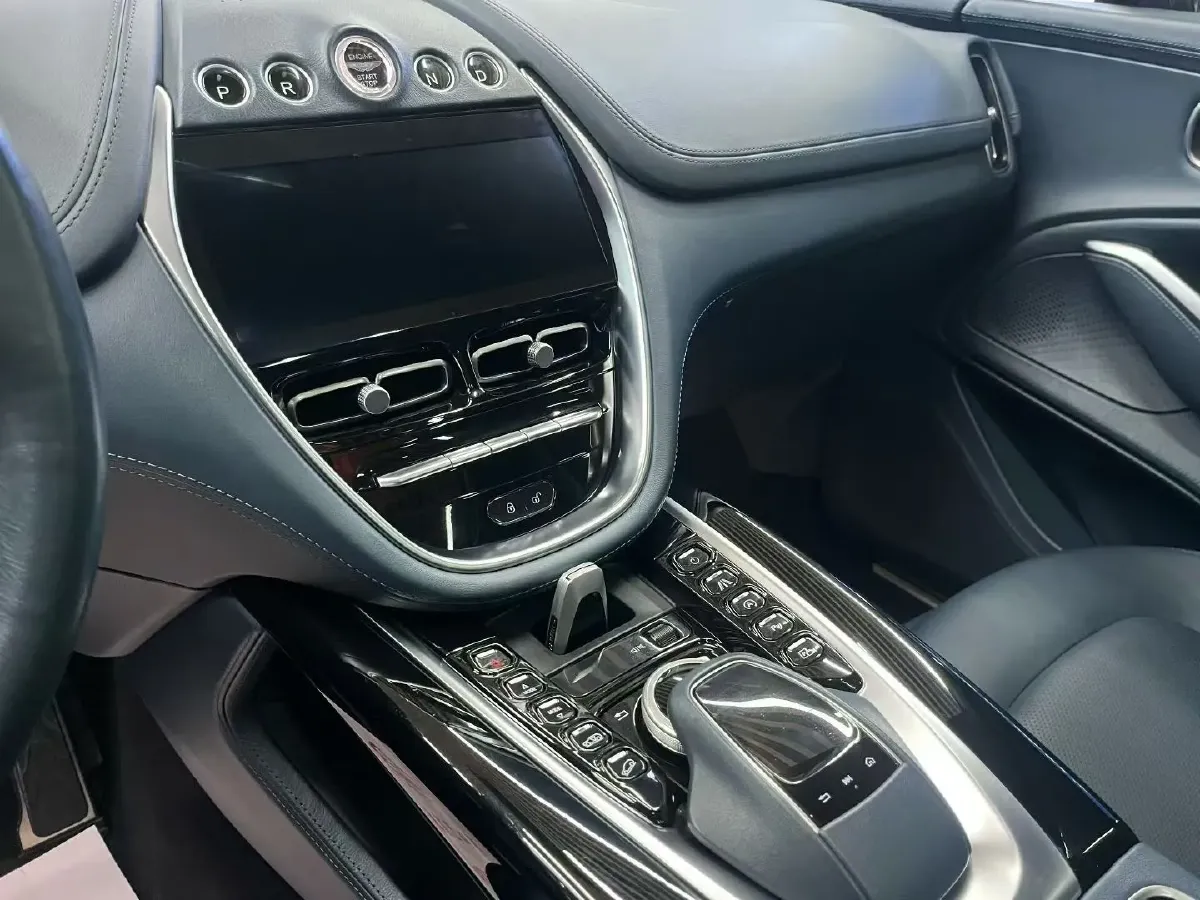 2020 Aston Martin DBX 4.0T 550HP V8 9AT,autocango,china used car exporter,china ev exporter,chinese used car exporter,chinese used ev exporter