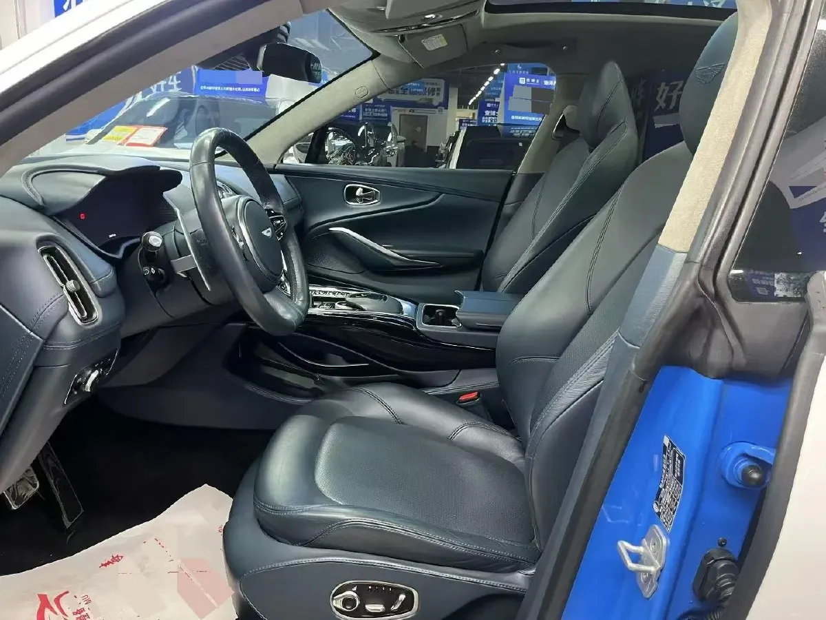 2020 Aston Martin DBX 4.0T 550HP V8 9AT,autocango,china used car exporter,china ev exporter,chinese used car exporter,chinese used ev exporter