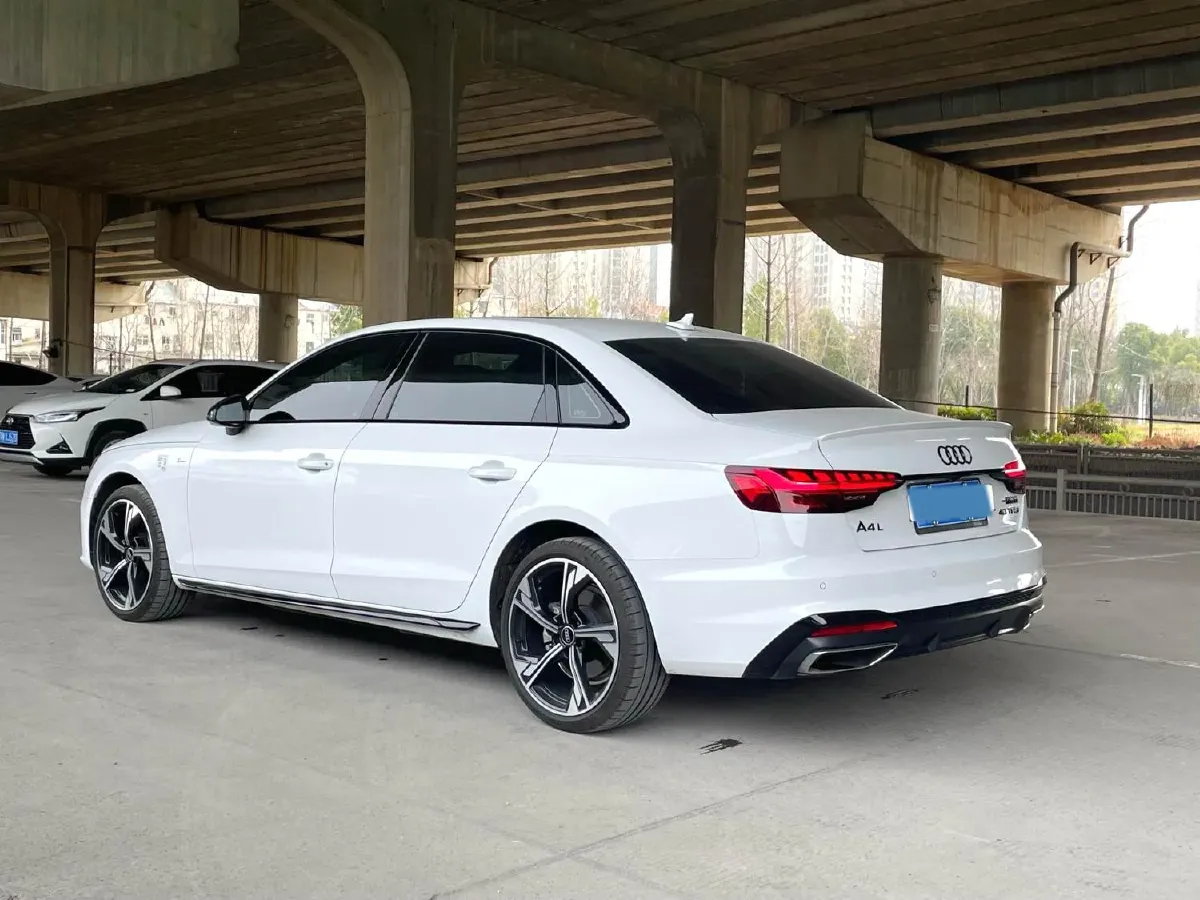 2024 Audi A4L 2.0T 190HP L4 7DCT,autocango,china used car exporter,china ev exporter,chinese used car exporter,chinese used ev exporter