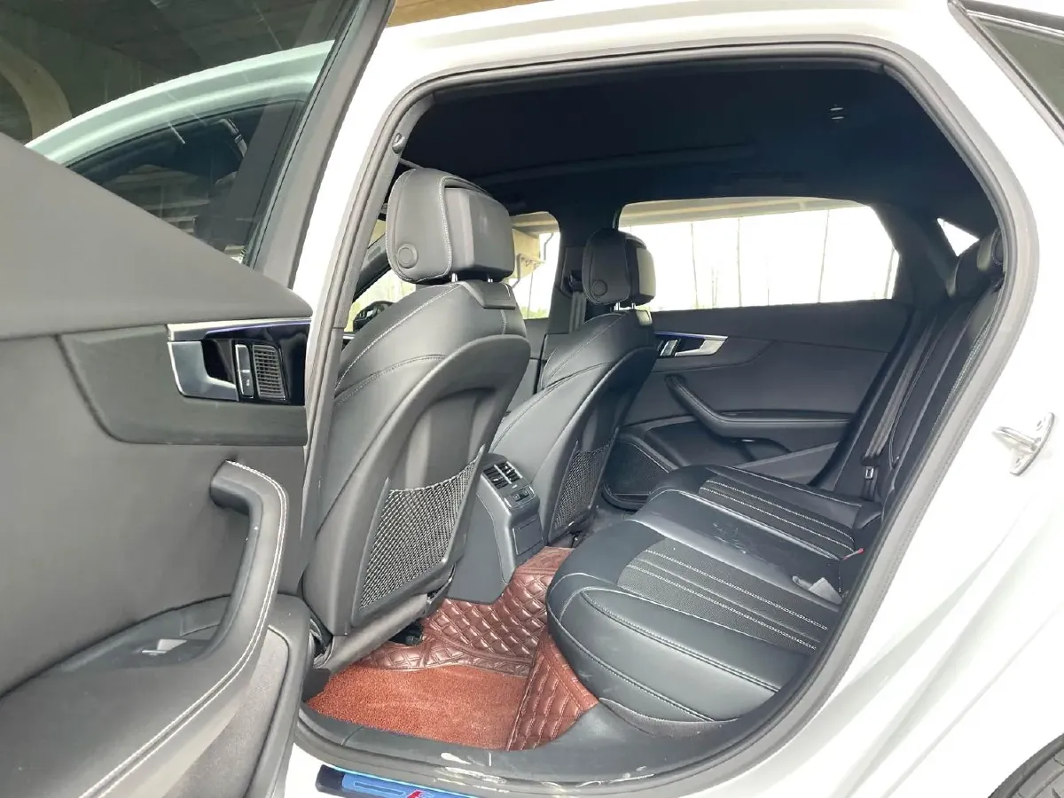 2024 Audi A4L 2.0T 190HP L4 7DCT,autocango,china used car exporter,china ev exporter,chinese used car exporter,chinese used ev exporter